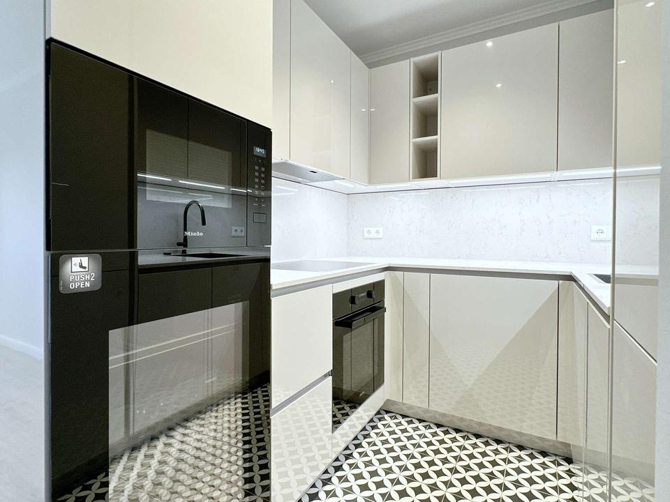 Thumbnail-Luxuriös sanierte 1,5-Zimmer-Wohnung mit exklusiver Einbauküche