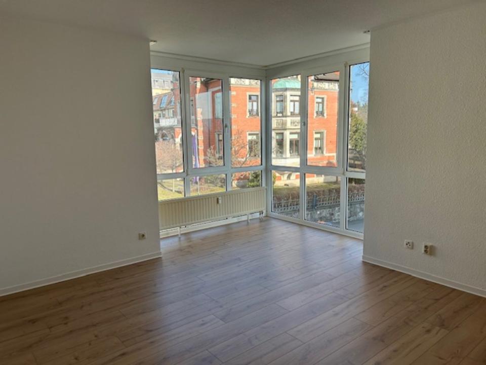 Thumbnail-Sehr helle 2 Zimmerwohnung mit Einbauküche, Aufzug & Stellplatz!