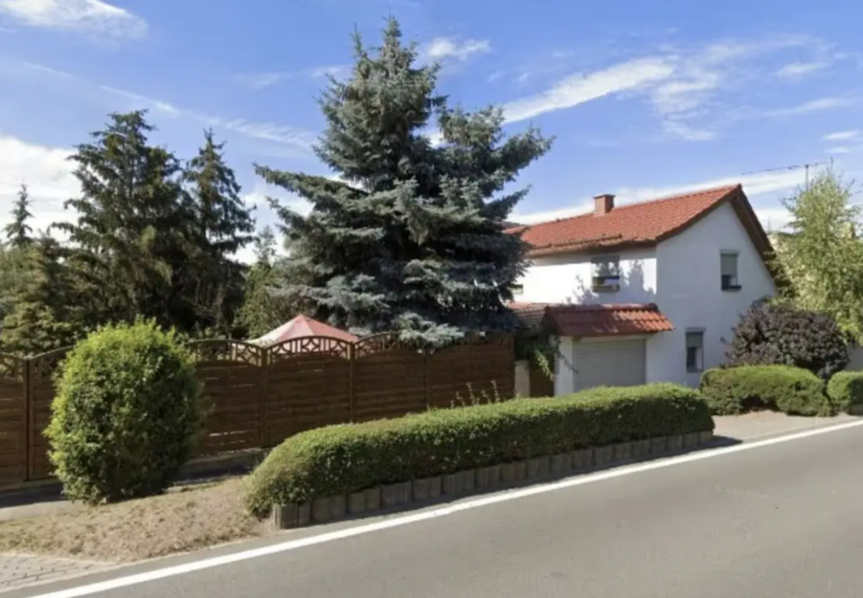 Thumbnail-Freistehendes Einfamilienhaus mit viel Platz und Garten