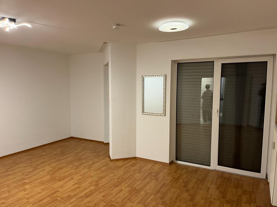 Thumbnail-HELL & GEMÜTLICH * 1ZKB Wohnung Balkon Stellplatz *