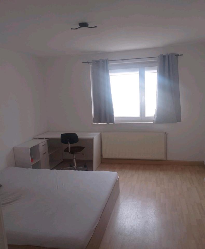 Thumbnail-Furnished room in a Flatshare near Sanderring Park