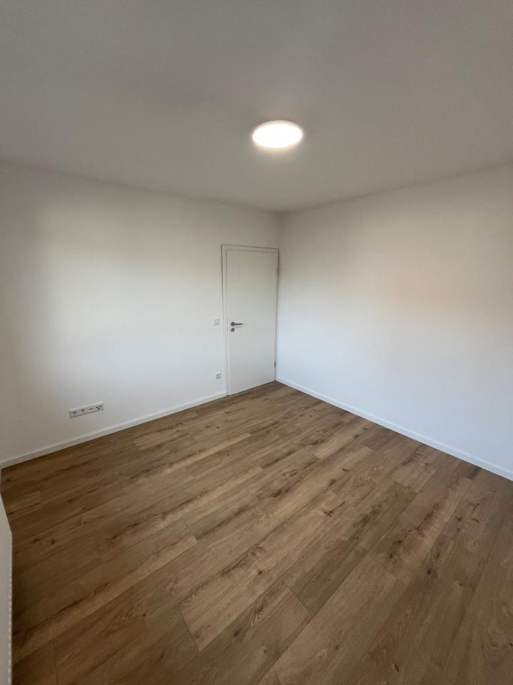 Thumbnail-Frisch renovierte 4-Zimmer-Wohnung mit Balkon im 1.OG Erstbezug