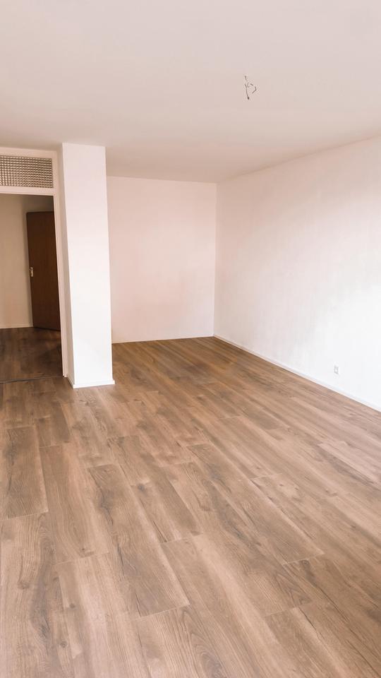 Thumbnail-Frisch renovierte 1,5-Zimmer Wohnung + Einbauküche + Garage