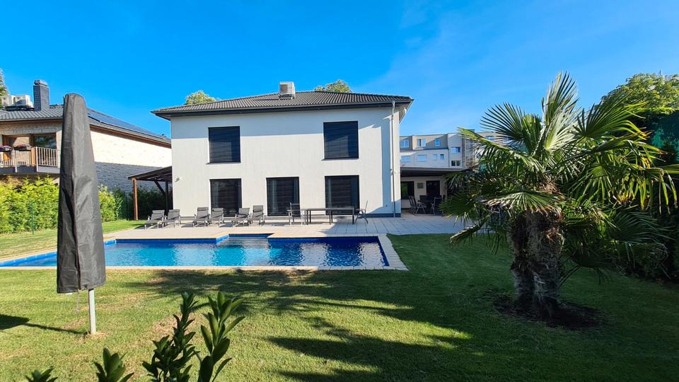 Thumbnail-Möblierte, moderne Stadtvilla mit Pool in Köpenick