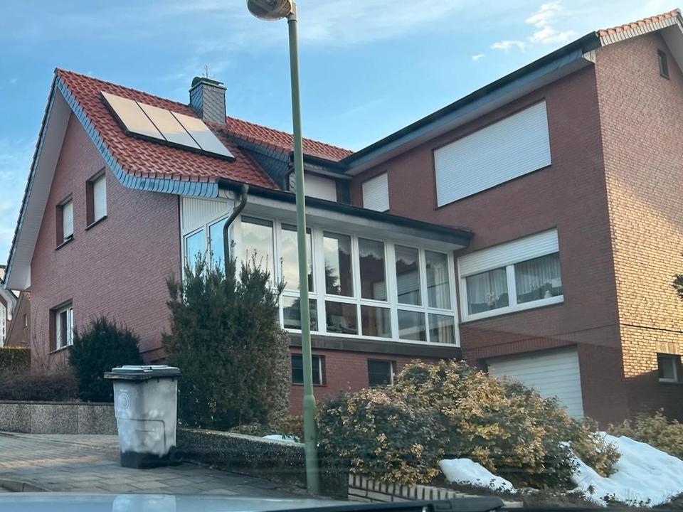 Thumbnail-Großzügiges Zweifamilienhaus auf grünem 1.024 qm Grundstück