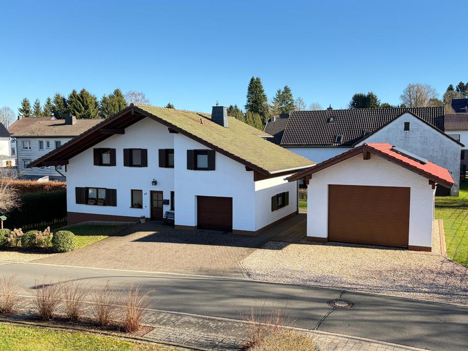 Thumbnail-Großzügiges Landhaus mit Garage in familienfreundlicher Wohnlage