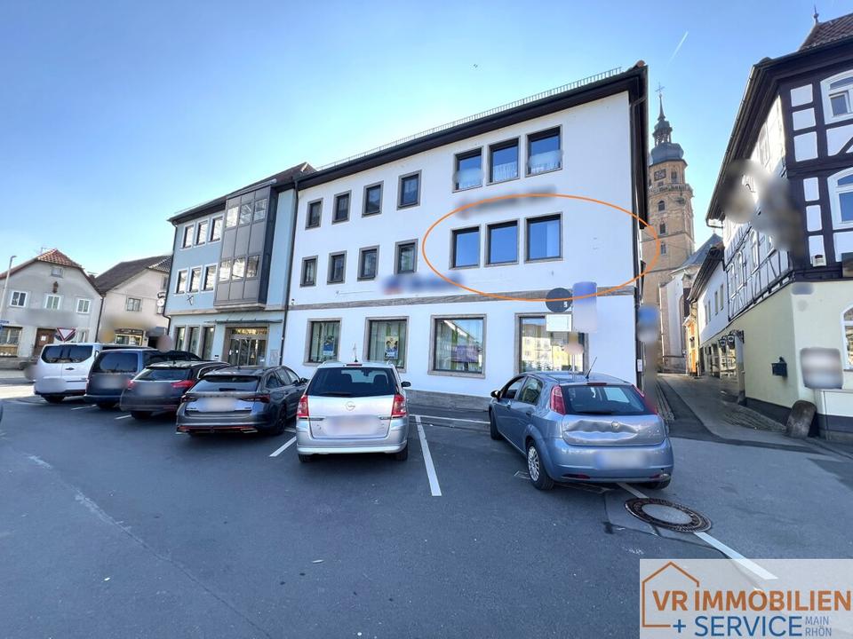 Thumbnail-Zentrale Büroeinheit mit Blick auf den Marktplatz in 97631 Bad Königshofen zu vermieten!