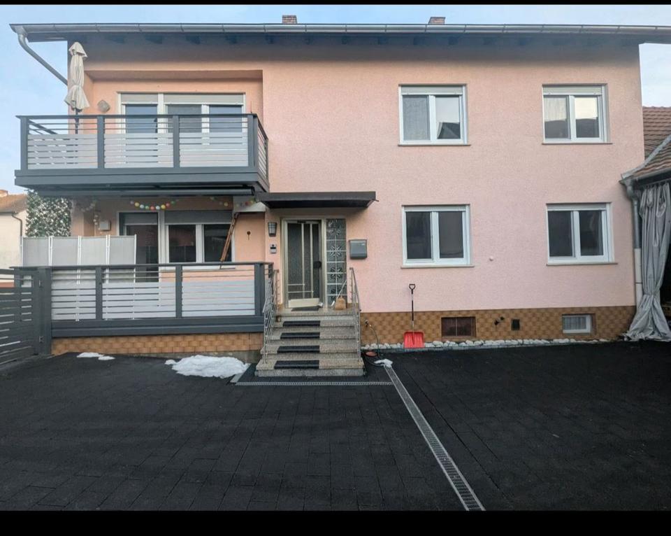 Thumbnail-ein Großzügiges zwei Fahmilienhaus