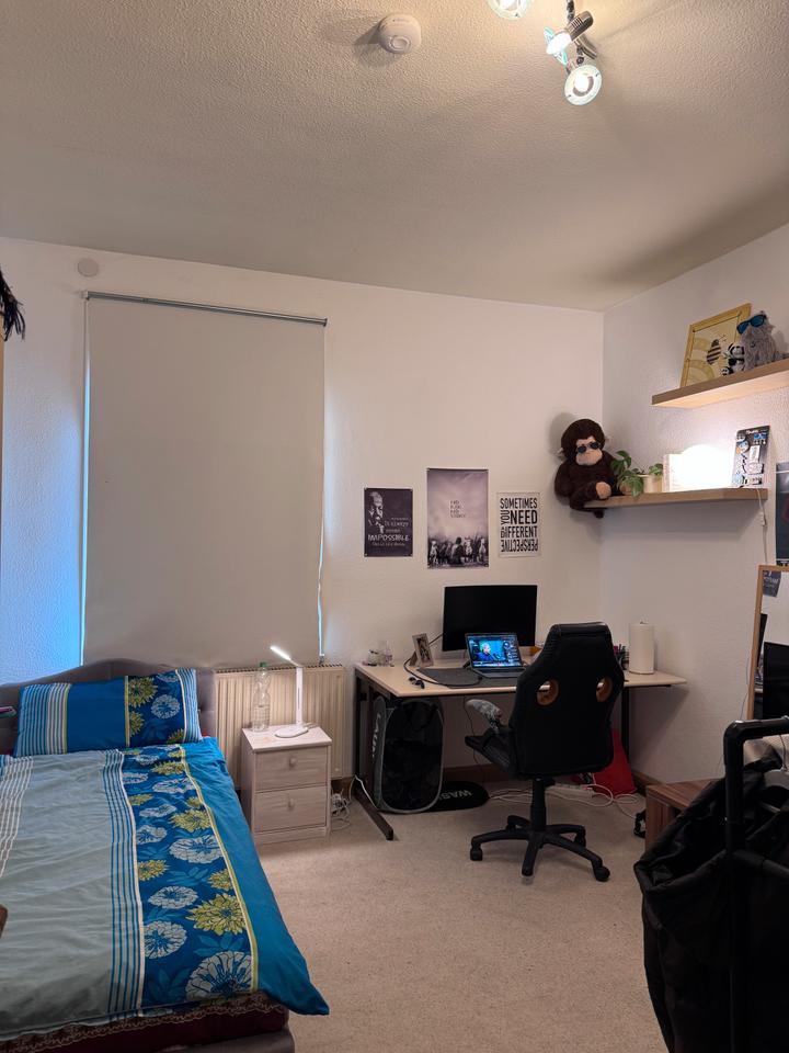 Thumbnail-Fully furnished room available in 4-room student flat.