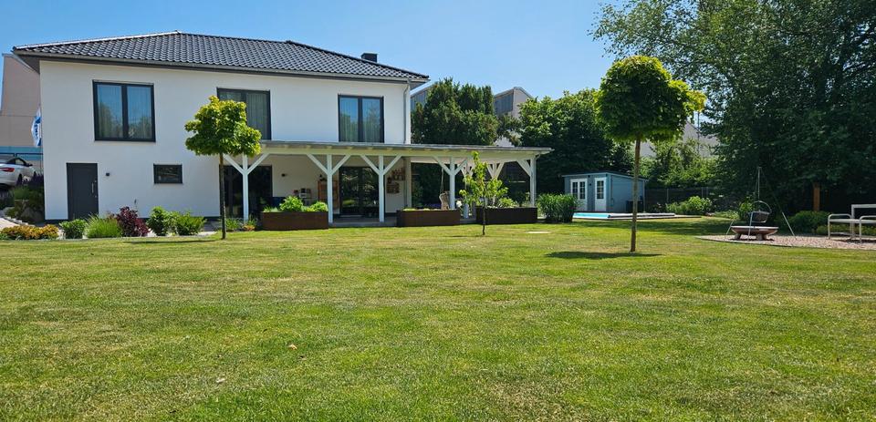 Thumbnail-Exklusive Stadtvilla mit Pool und großem Garten