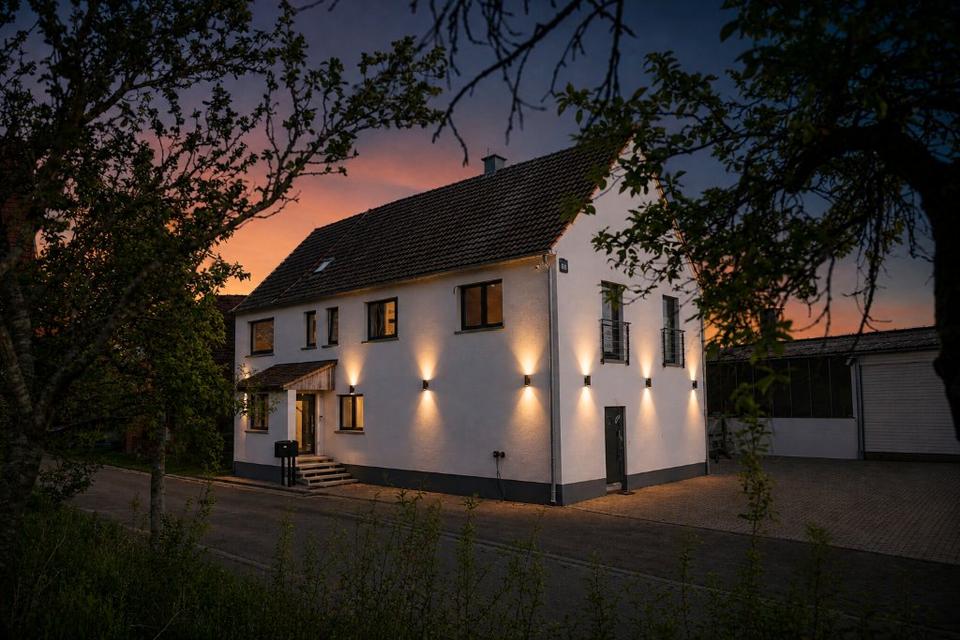 Thumbnail-Über 375 m² Wohn-Nutzfläche: Haus ab 1.900 € kalt