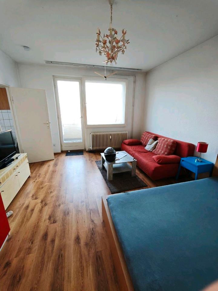 Thumbnail-Bezugfreie 1-Zimmer-Wohnung mit Balkon direkt am U-Bhf Nauener Pl