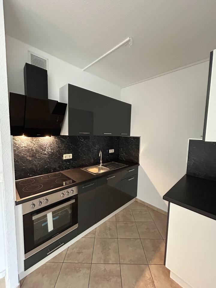 Thumbnail-SANIERT & MODERN: 3 Zimmer, EBK & Balkon