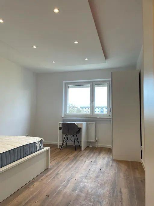 Thumbnail-Schönes WG Zimmer mit Balkon und super Anbindung