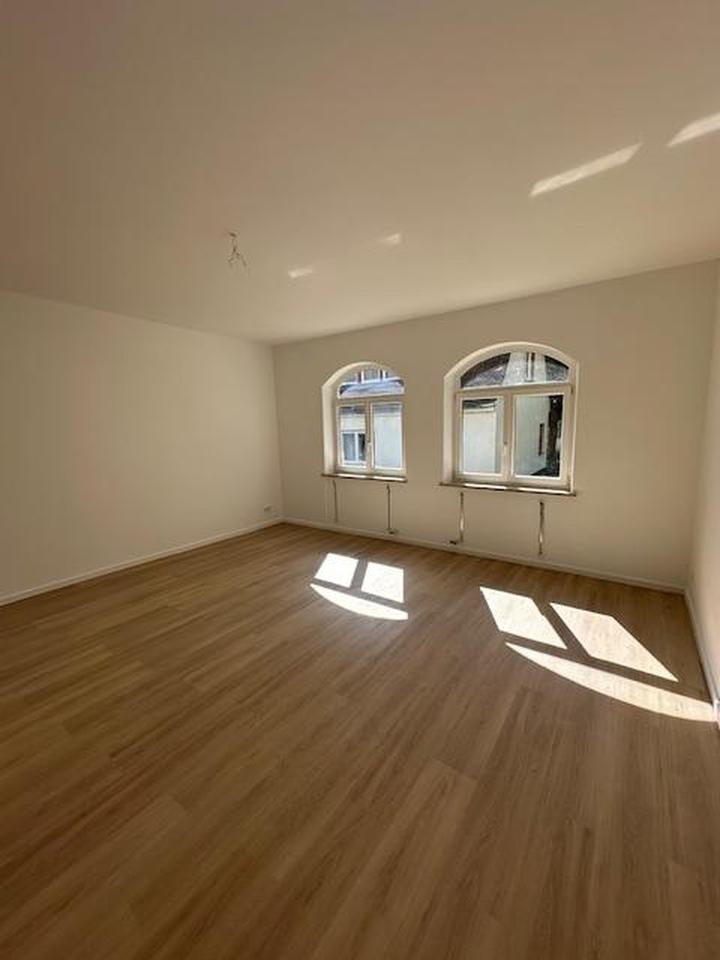 Thumbnail-Vorankündigung! Erstbezug Sanierter Altbau! Wunderschöne 3 ZW + sehr großer Wohnküche!