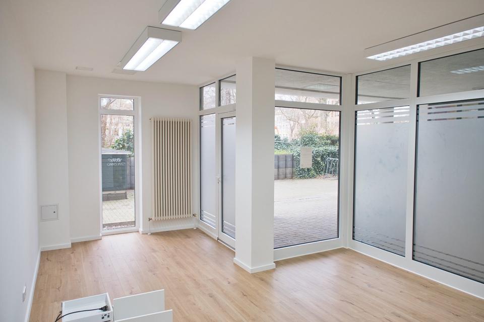 Thumbnail-Helles Büro mit separatem Eingang im familiären Coworking-Space