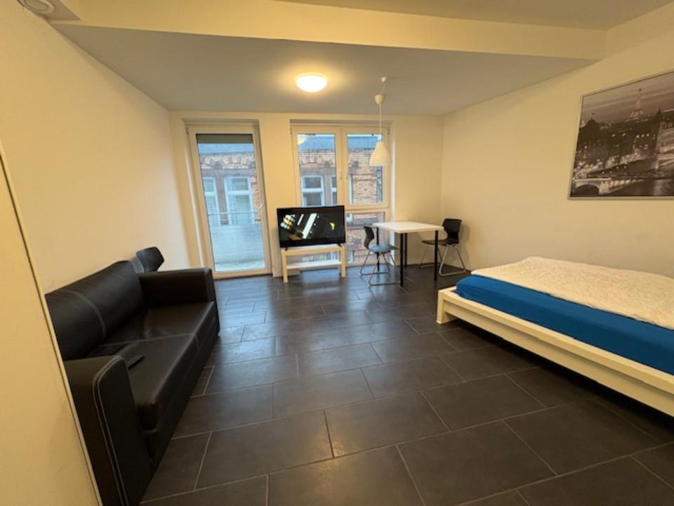 Thumbnail-Balkon,privates Duschbad+WC,Spülm.WM,Wlan,möbl.Zimmer in3er WG,U1