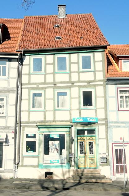 Thumbnail-Renovierte Dachgeschosswohnung mit Einbauküche direkt in der Innenstadt