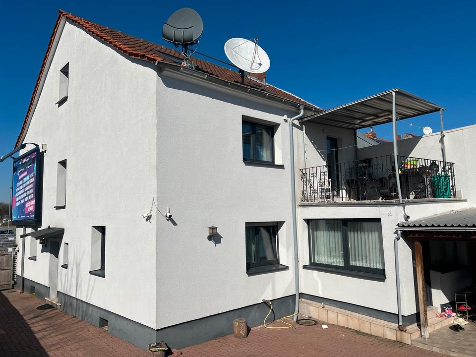 Thumbnail-Attraktives MFH mit großem Südgarten, 3 WE & Entwicklungspotan.