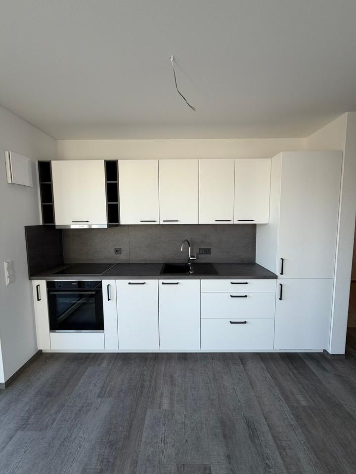 Thumbnail-Charmante Dachgeschosswohnung in ruhiger Lage mit Einbauküche.