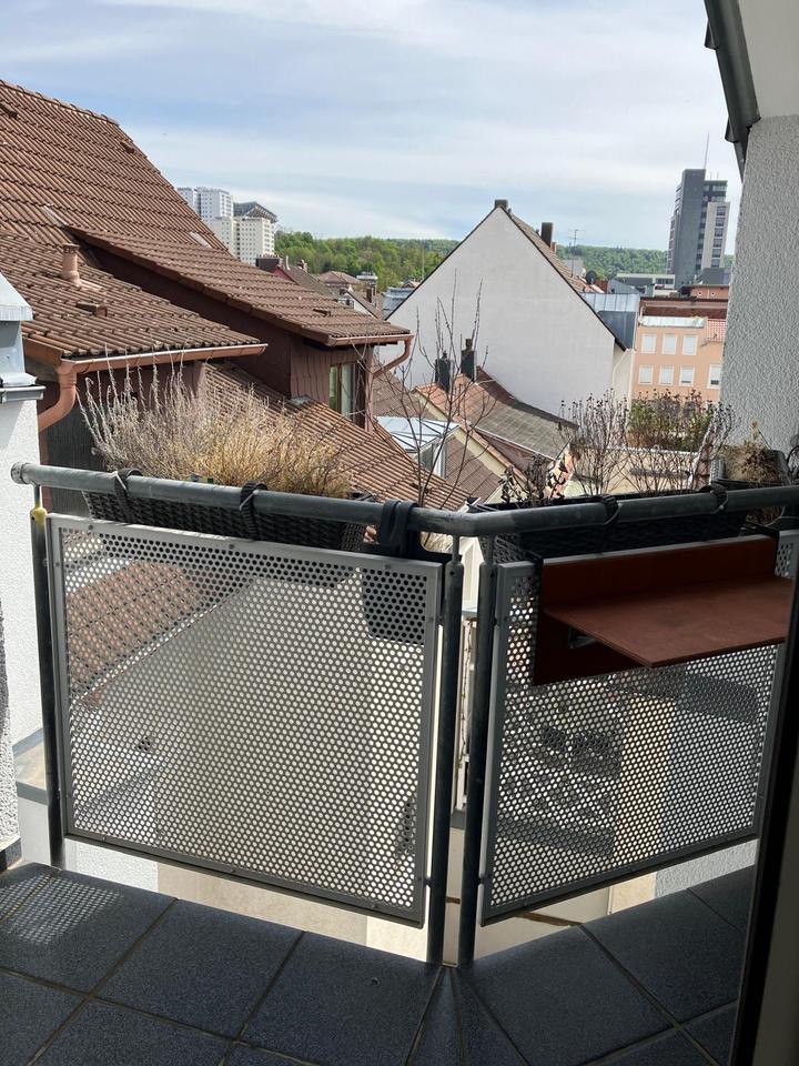 Thumbnail-2-ZKB Dachgeschosswohnung mit Balkon in zentraler Lage KL