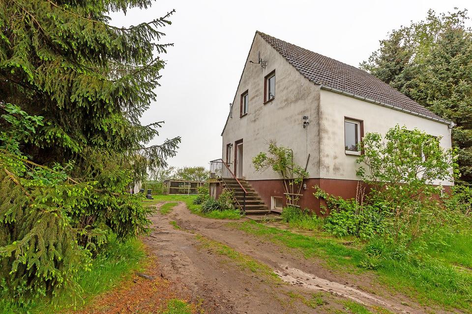 Thumbnail-Großes Grundstück mit Einfamilienhaus in ruhiger Lage
