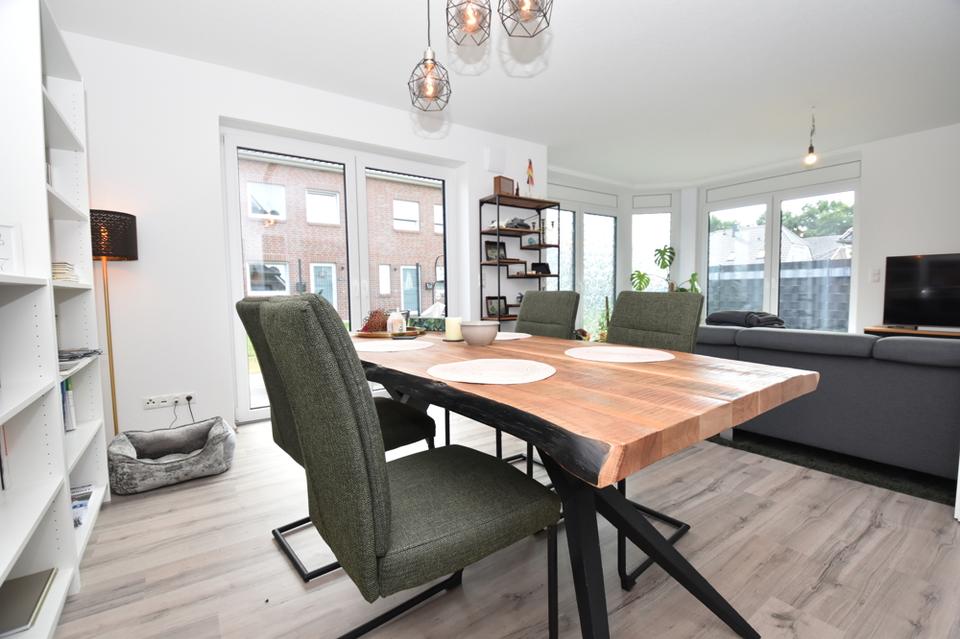 Thumbnail-Neuwertige Doppelhaushälfte mit Einbauküche und Carport im Stadtteil Krusenbusch der Stadt Oldenburg