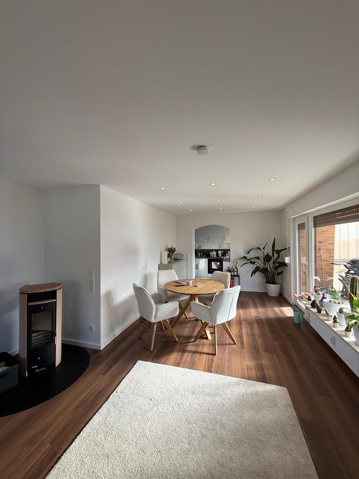 Thumbnail-Hochwertige 3-Zimmer Wohnung mit Kamin, EBK,Balkon und Garten