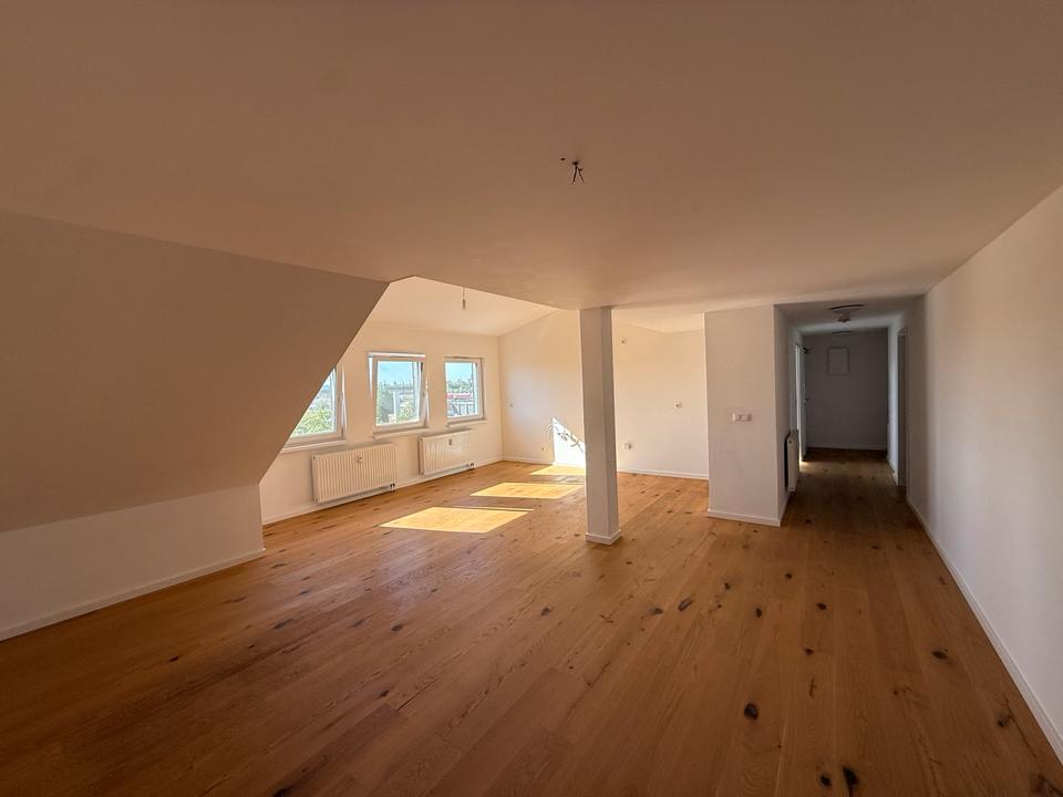 Thumbnail-Wunderschöne 2,5 - Zimmer Dachgeschosswohnung mit Echtholzparkett