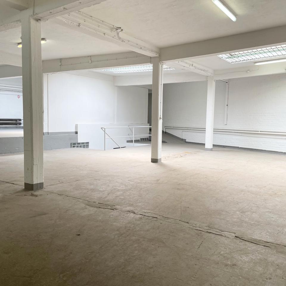 Thumbnail-HalleKreativfläche mit Büro und Lagerkeller, Hintergebäude, LieferzufahrtTor, provisionsfrei