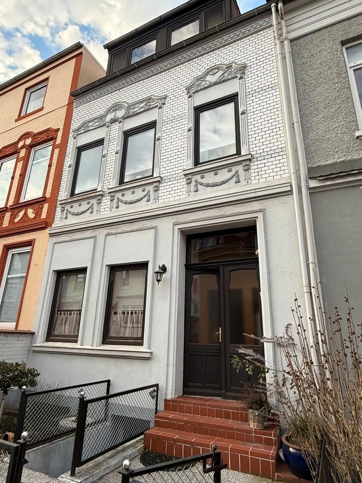 Thumbnail-Altbremer Charme in Walle: Stilvolles Haus mit Potenzial