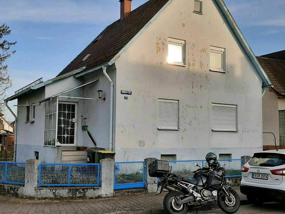 Thumbnail-Zweifamilienhaus mit Grundstück, Garage und Platz im Zay in 76437