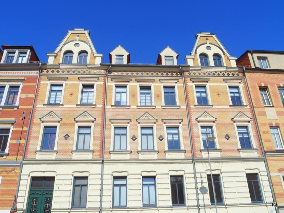 Thumbnail-Gemütliche 2-Zimmer-Wohnung mit Balkon zur Hofseite, Laminatboden, separater Küche und Badewanne