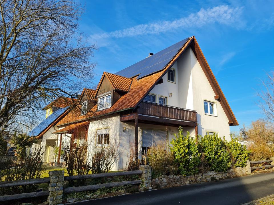 Thumbnail-Großzügige DG-Wohnung mit ca. 144 qm Wohnfläche auf zwei Ebenen