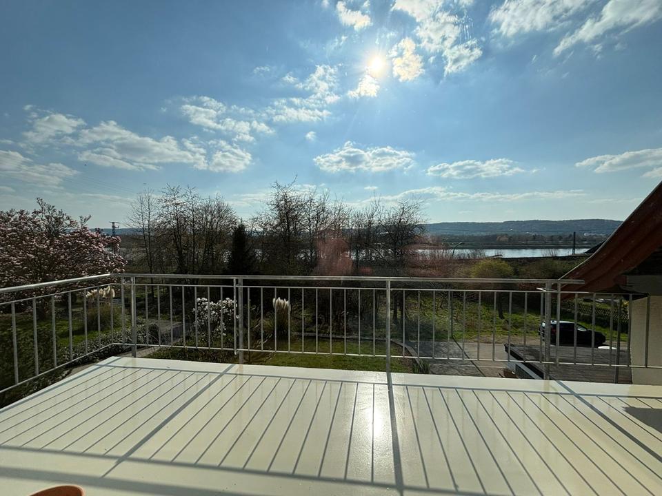 Thumbnail-Frisch sanierte Maisonette-Wohnung mit Balkon und Rheinblick