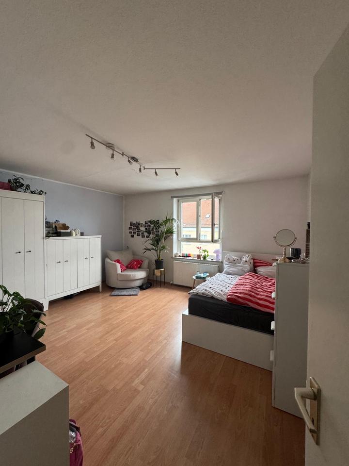 Thumbnail-Wunderschönes WG Zimmer in 2er WG - mit Balkon und Wohnzimmer