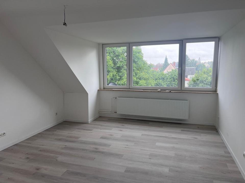 Thumbnail-helle 2 ½ Zimmer - Dachgeschosswohnung Brhv.-Wulsdorf