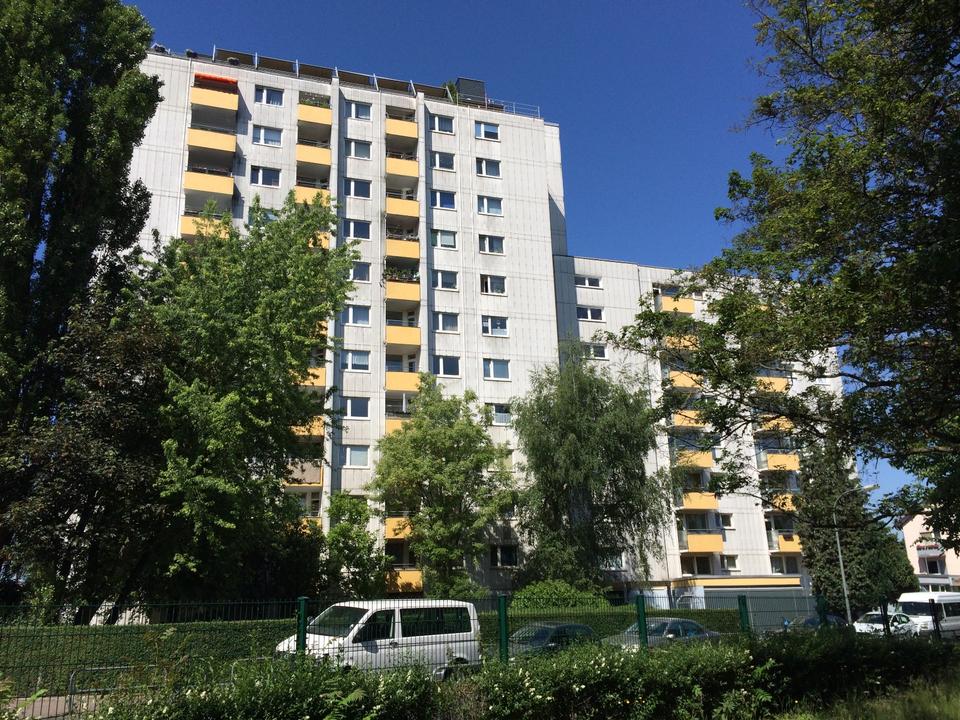 Thumbnail-3-Zimmer Wohnung mit Balkon im 5. OG in Frankfurt-Nied