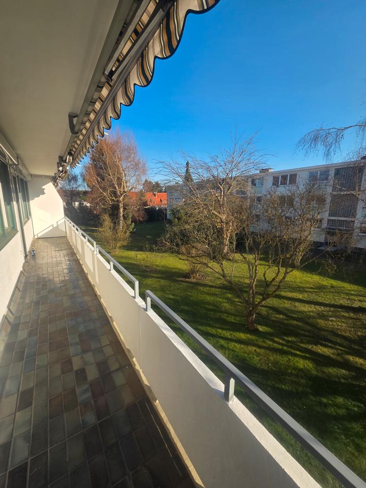 Thumbnail-Helle 3,5 Zimmer Wohnung mit großen Balkon