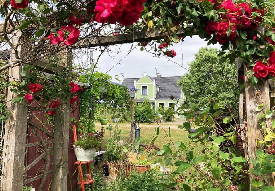 Thumbnail-Grosses Einfamilienhaus mit tollem Grundstück nahe Rostock