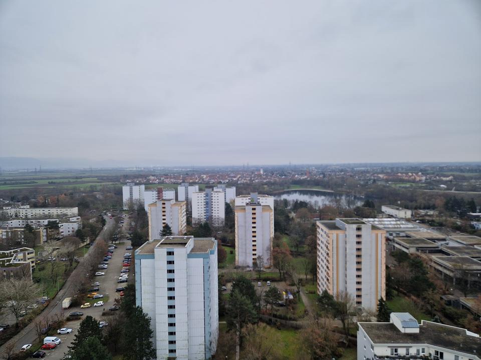 Thumbnail-Frisch Renoviert! Schöne 2-Zimmer-Wohnung im Herzen von Vogelstang!