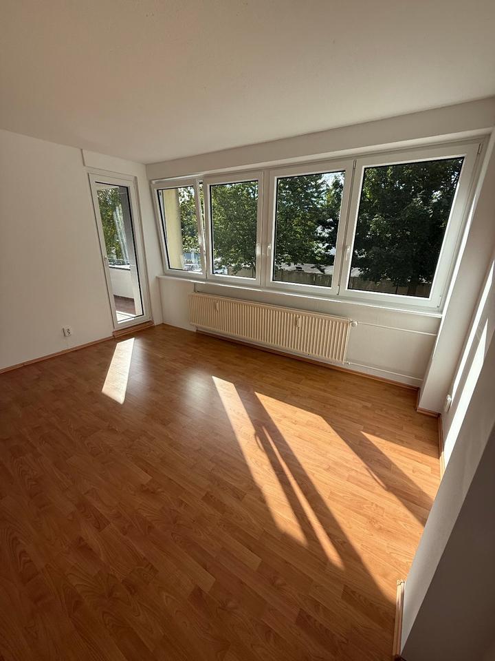 Thumbnail-Helle 3-Zimmer-Wohnung mit EBK Loggia von Privat, Bezugsfrei