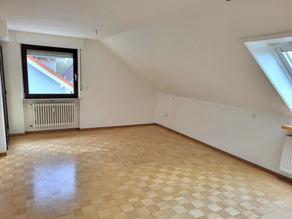 Thumbnail-Helle 4-Zimmer-Dachgeschosswohnung mit Balkon in ruhiger Lage