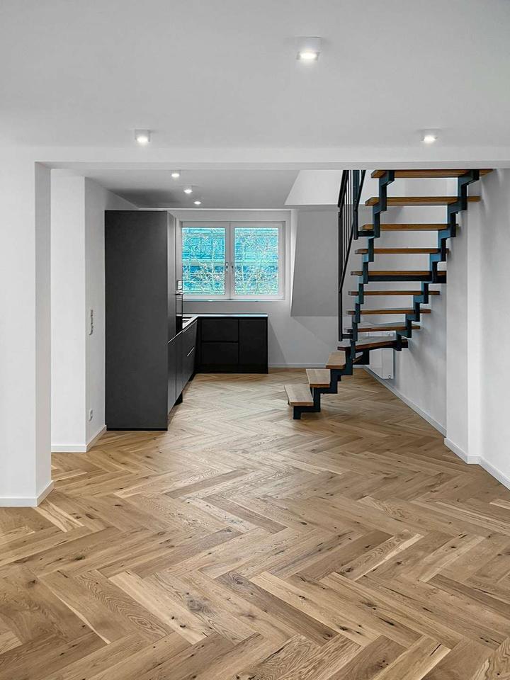 Thumbnail-Exklusive Maisonettewohnung in Düsseldorf: 4 Zimmer, Dachterrasse und atemberaubender Skyline-Blick