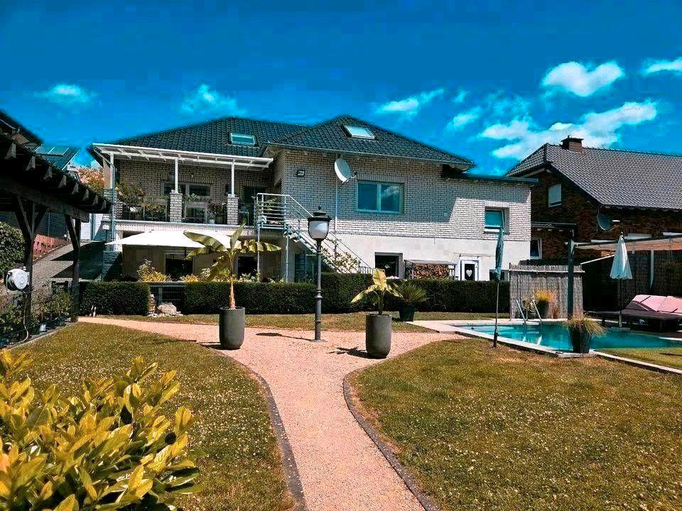 Thumbnail-Mehrgenerationen- oder Mehfamilienhaus mit Pool und Weitblick