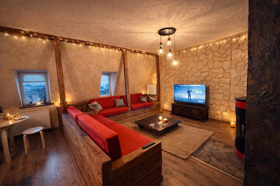 Thumbnail-Möblierte Wohnung mit 115 m² im Dachgeschoss.