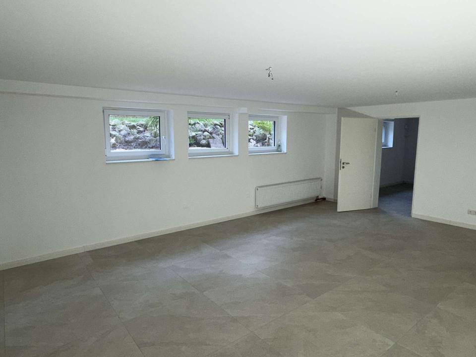 Thumbnail-Kernsanierte 2 Zimmer Souterrainwohnung mit EBK