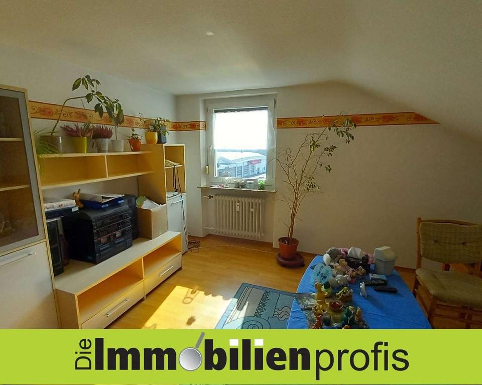 Thumbnail-H-43017 - Geräumige Dachgeschosswohnung, 3-Zimmer, Einbauküche