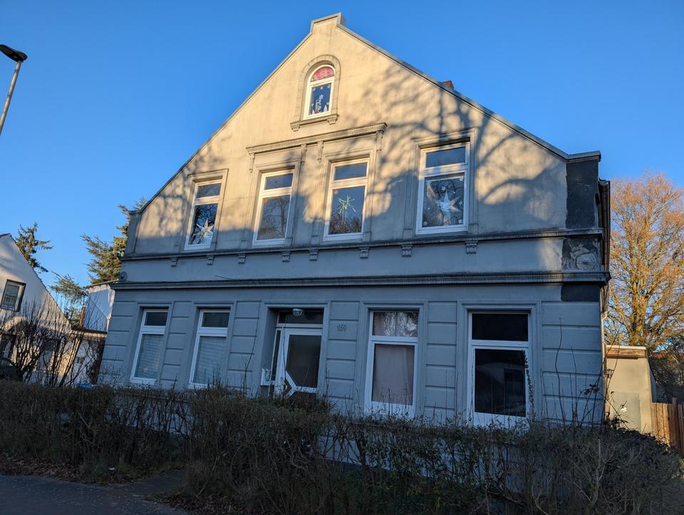 Thumbnail-Sanierungsbedürftiges Mehrfamilienhaus in Wilhelmshaven-Neuengrod