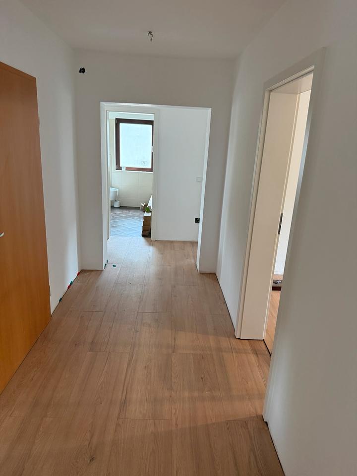 Thumbnail-Großzügige 4-Zimmerwohnung mit Balkon und EBK